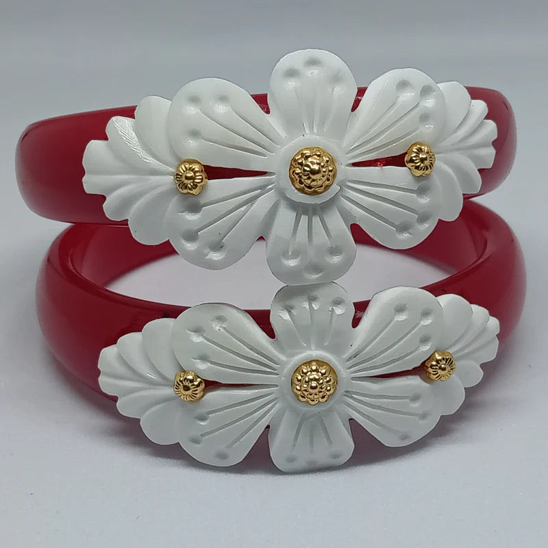 Mukut Sakha Pola Bangle with Conch Shell Design