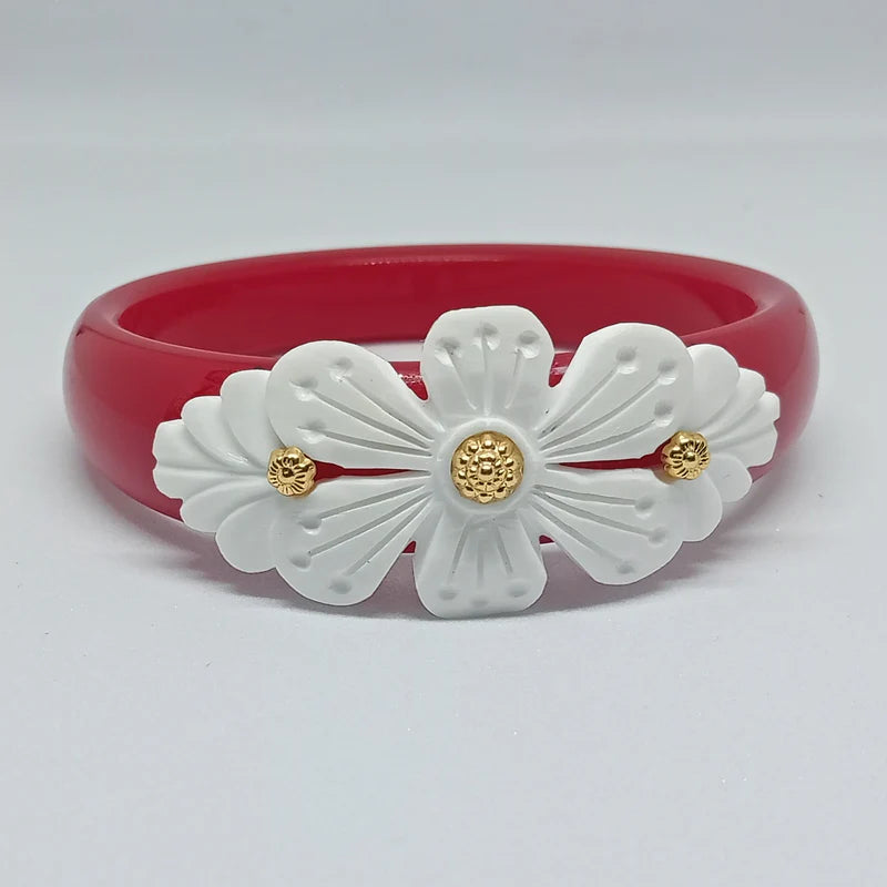 Mukut Sakha Pola Bangle with Conch Shell Design