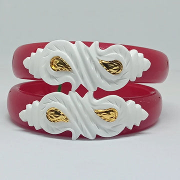 Sakha Pola Bangle with Conch Shell Design
