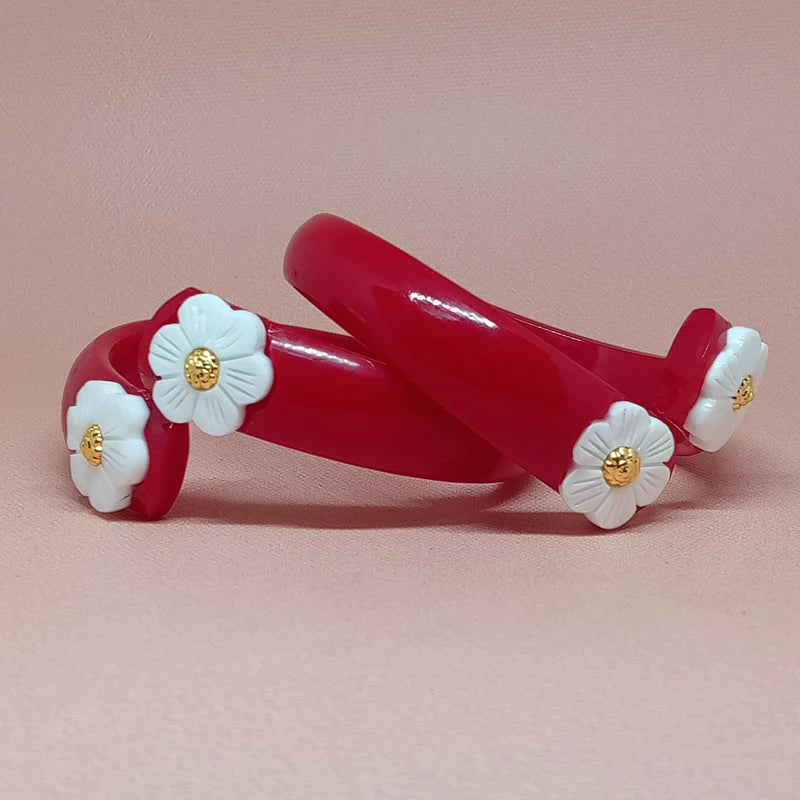Sakha Pola Bangle with Conch Shell