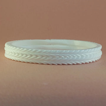 Handcrafted Thin Sakha Pola for Effortless Daily Elegance